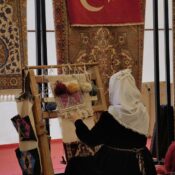 Anadolu Kilimlerinin Dilinden: Geleneksel Motiflerin Hikayesi