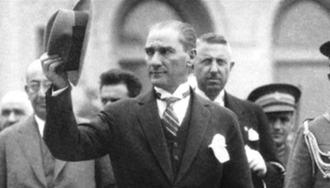 Atatürk’ün Giyim Tarzı: Bir Liderin Zarafet ve Şıklık Anlayışı